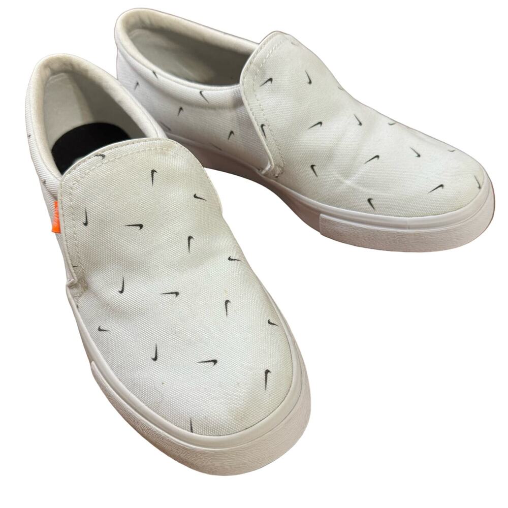 Nike Court Royale Swoosh Print Slip On Canvas Almond Toe Sneaker 8.5 CZ8095-100